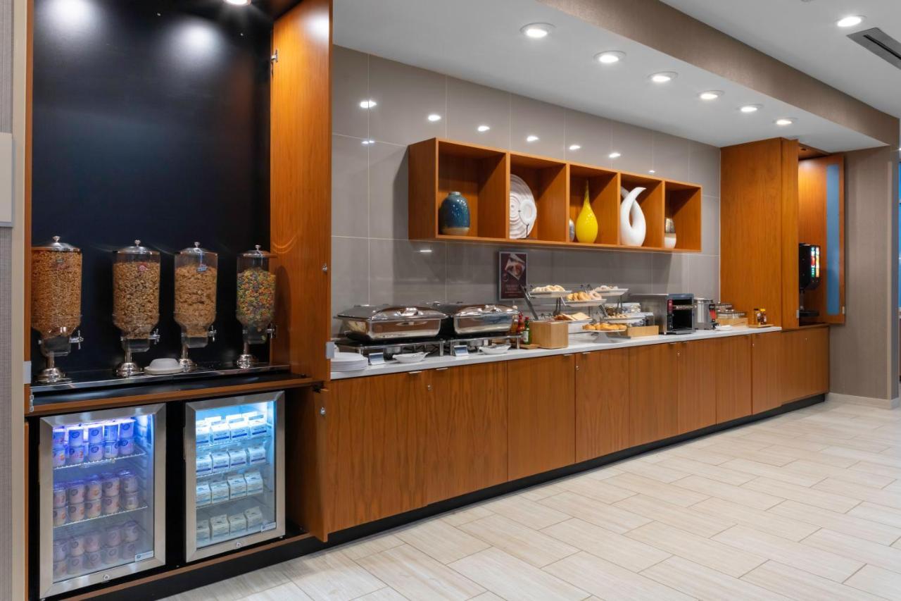 Springhill Suites Kansas City Airport エクステリア 写真