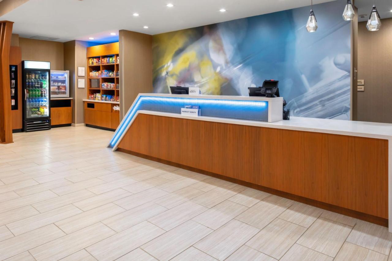 Springhill Suites Kansas City Airport エクステリア 写真