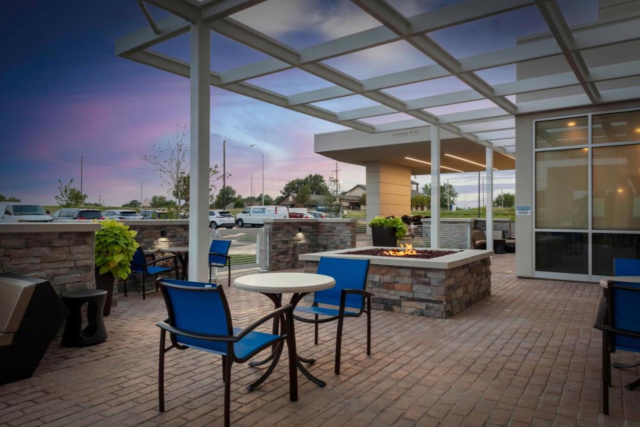 Springhill Suites Kansas City Airport エクステリア 写真