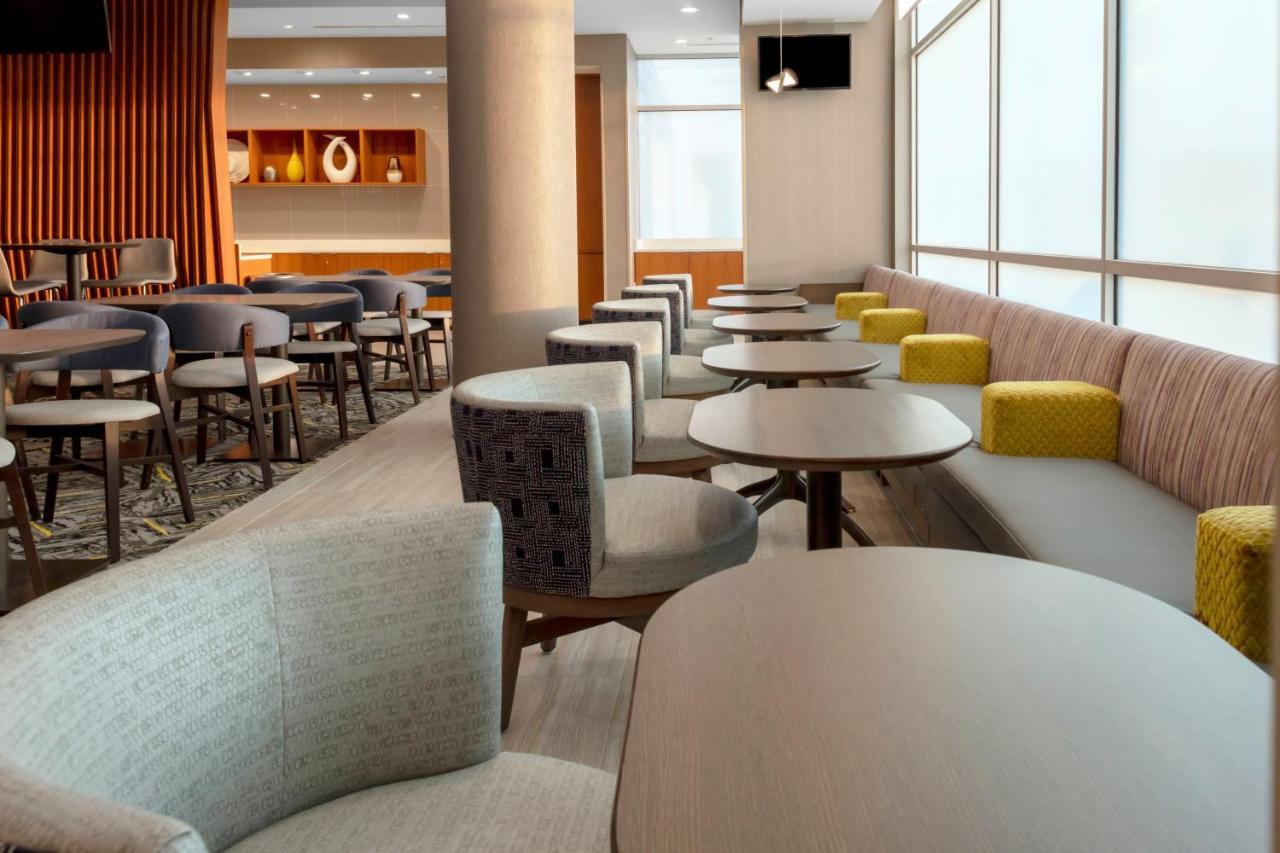 Springhill Suites Kansas City Airport エクステリア 写真