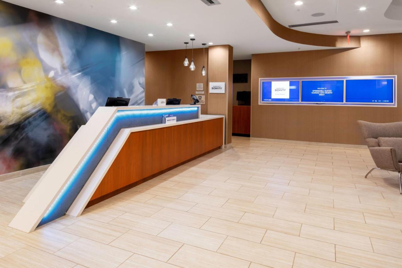 Springhill Suites Kansas City Airport エクステリア 写真