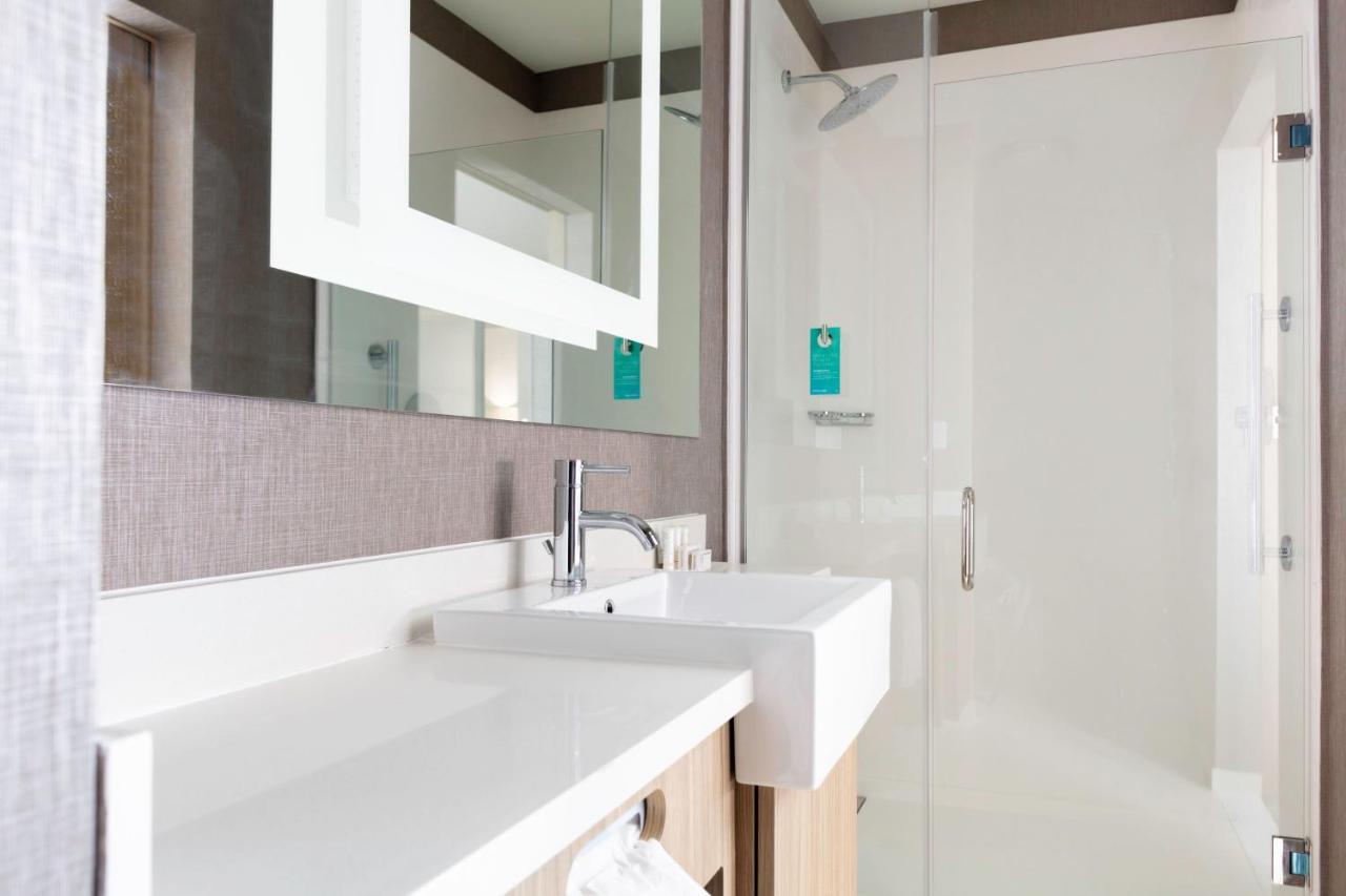 Springhill Suites Kansas City Airport エクステリア 写真