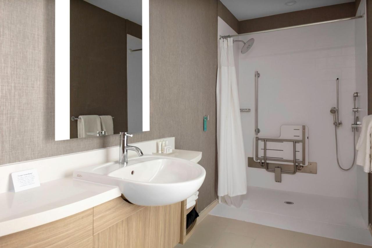 Springhill Suites Kansas City Airport エクステリア 写真
