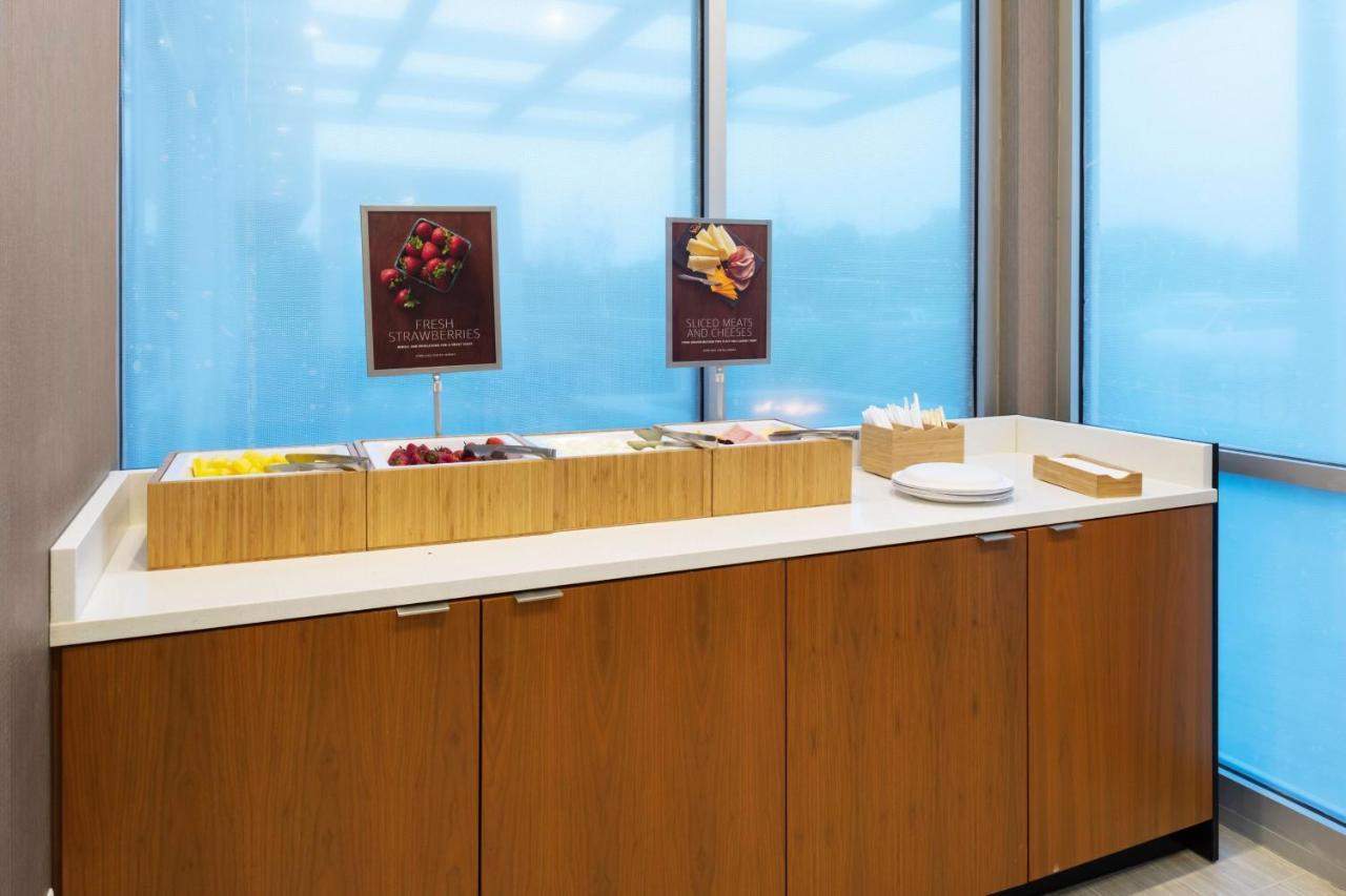 Springhill Suites Kansas City Airport エクステリア 写真