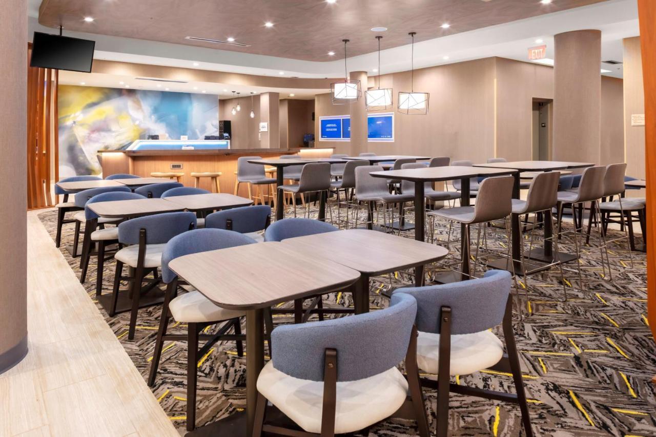 Springhill Suites Kansas City Airport エクステリア 写真