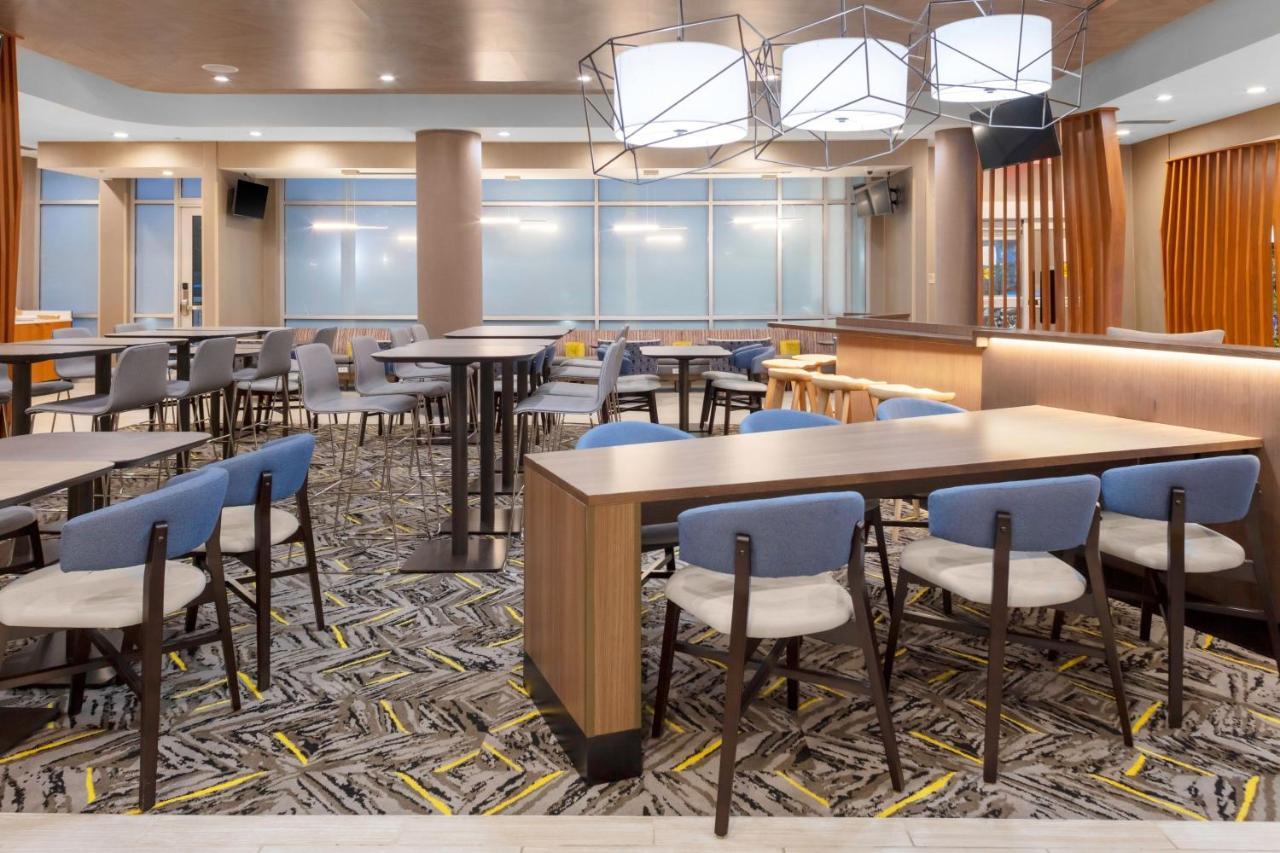 Springhill Suites Kansas City Airport エクステリア 写真