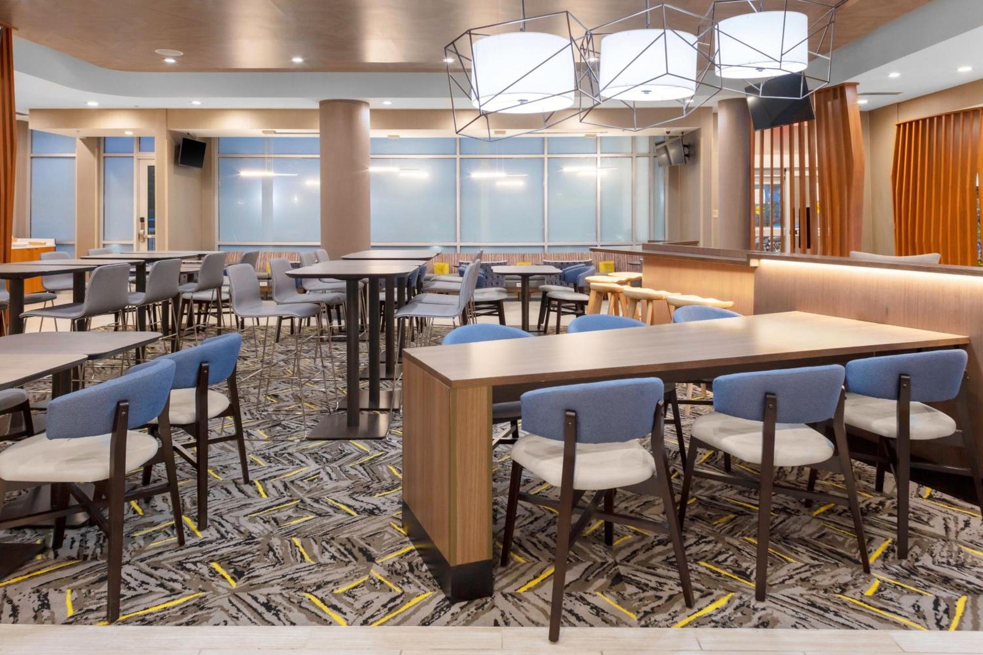 Springhill Suites Kansas City Airport エクステリア 写真