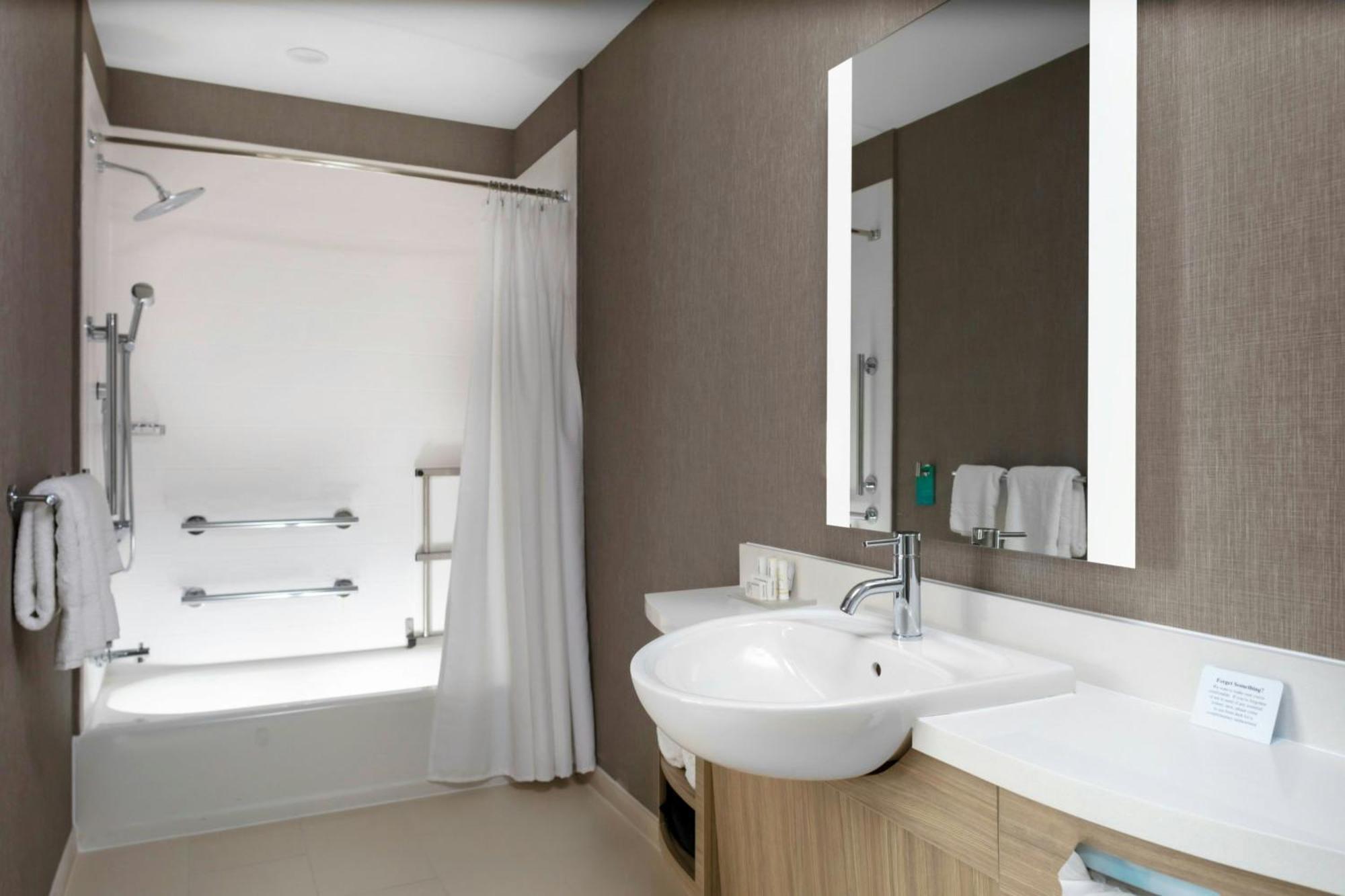Springhill Suites Kansas City Airport エクステリア 写真